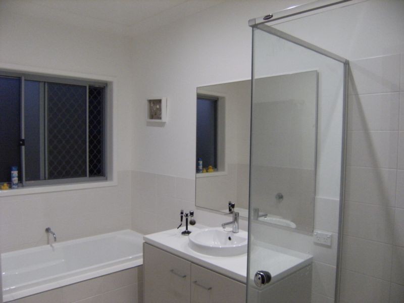 12 Leeside Street, Little Mountain QLD 4551