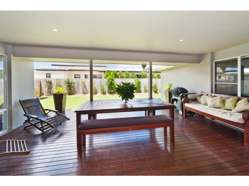 7 Airlie Cres, Pelican Waters QLD 4551