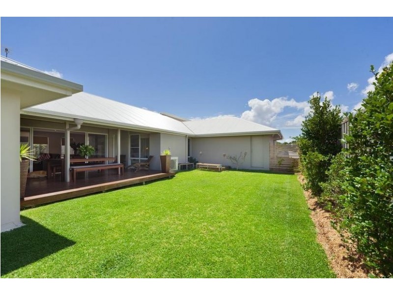 7 Airlie Cres, Pelican Waters QLD 4551