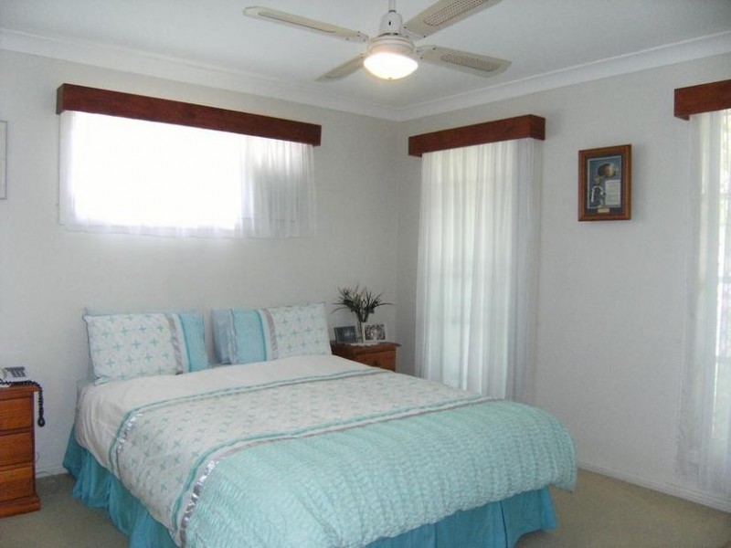 11 Lakeside Cres, Currimundi QLD 4551