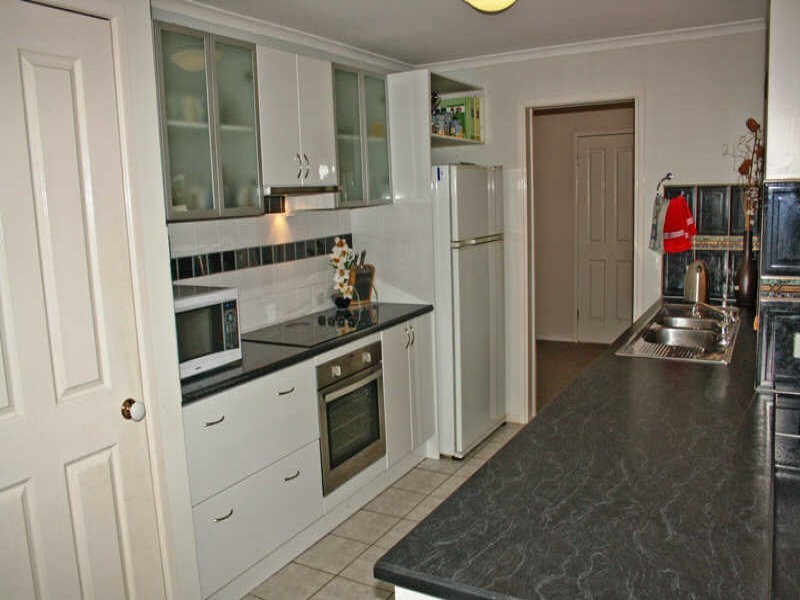 4 SANCTUARY PL, Little Mountain QLD 4551