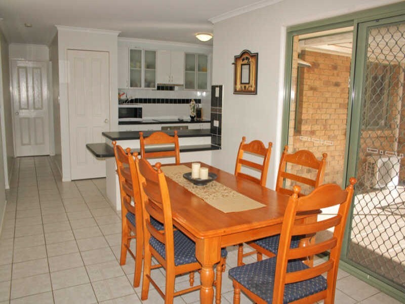 4 SANCTUARY PL, Little Mountain QLD 4551