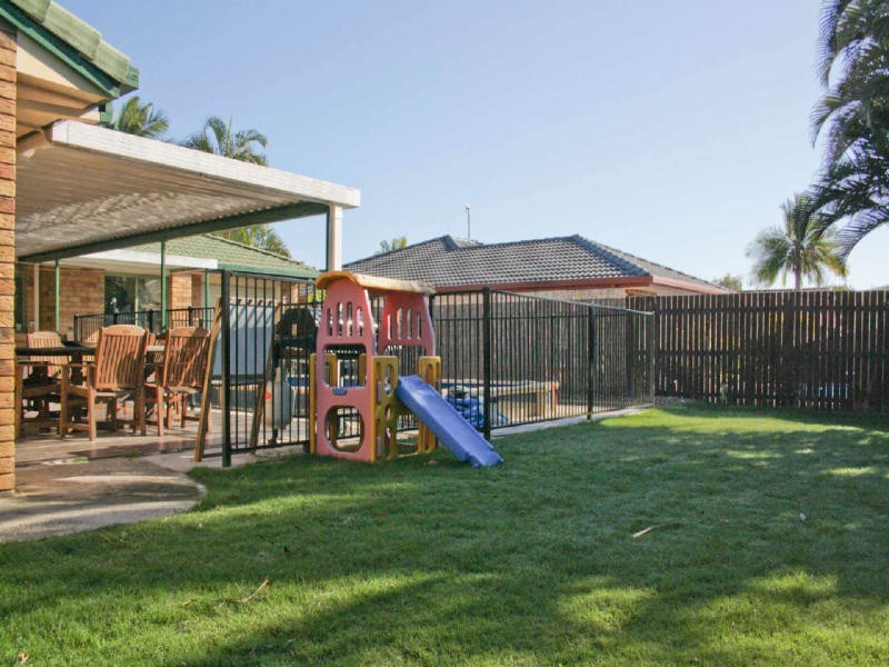 4 SANCTUARY PL, Little Mountain QLD 4551