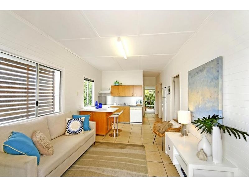 24 Roderick St, Moffat Beach QLD 4551