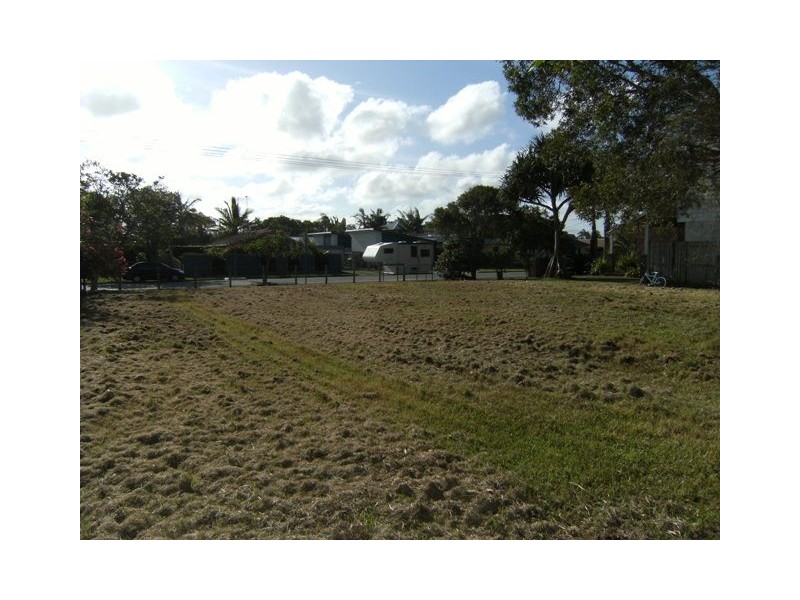 427 Oceanic Drive, Wurtulla QLD 4575