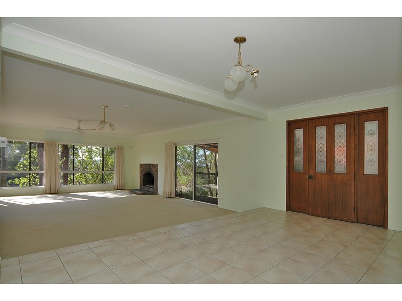 19 Sugarbag Rd, Little Mountain QLD 4551