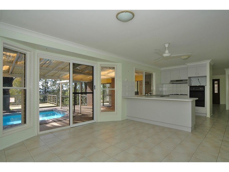 19 Sugarbag Rd, Little Mountain QLD 4551