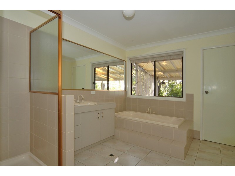 19 Sugarbag Rd, Little Mountain QLD 4551