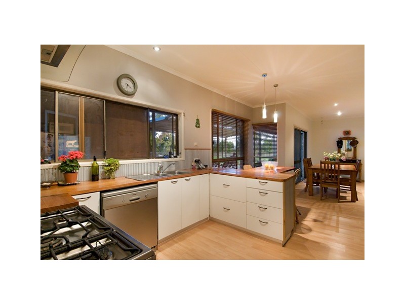 15 Casuarina Dr, Little Mountain QLD 4551