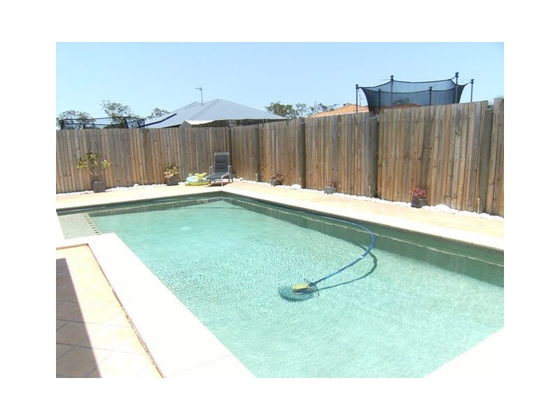 16 Water Side Pl, Little Mountain QLD 4551