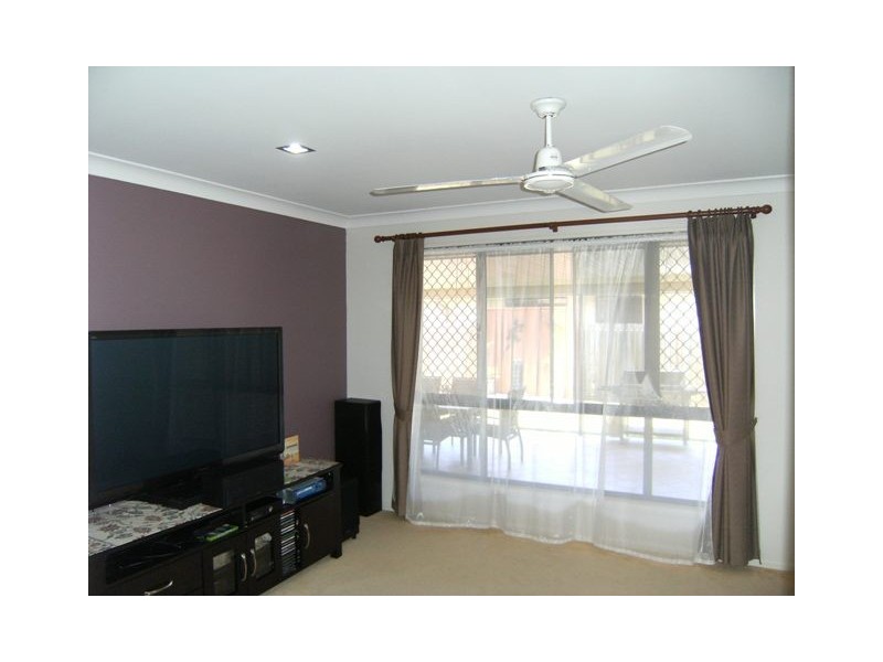 16 Water Side Pl, Little Mountain QLD 4551