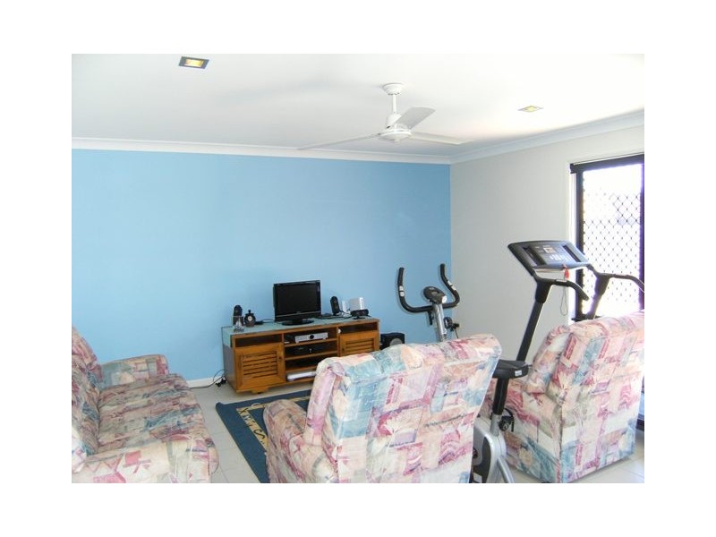 16 Water Side Pl, Little Mountain QLD 4551