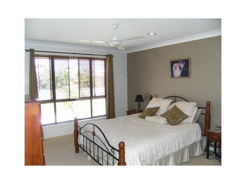 16 Water Side Pl, Little Mountain QLD 4551