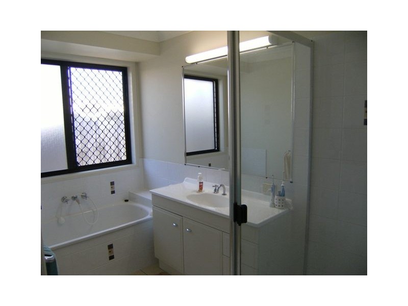 16 Water Side Pl, Little Mountain QLD 4551