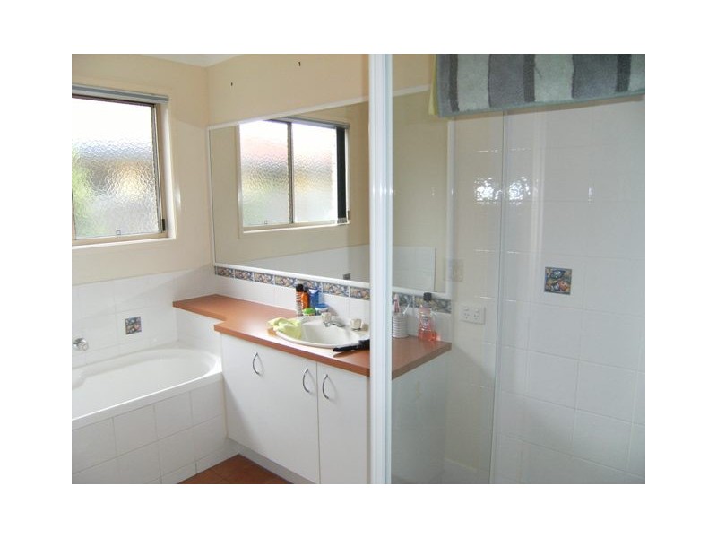 28 Caulfield Cl, Little Mountain QLD 4551