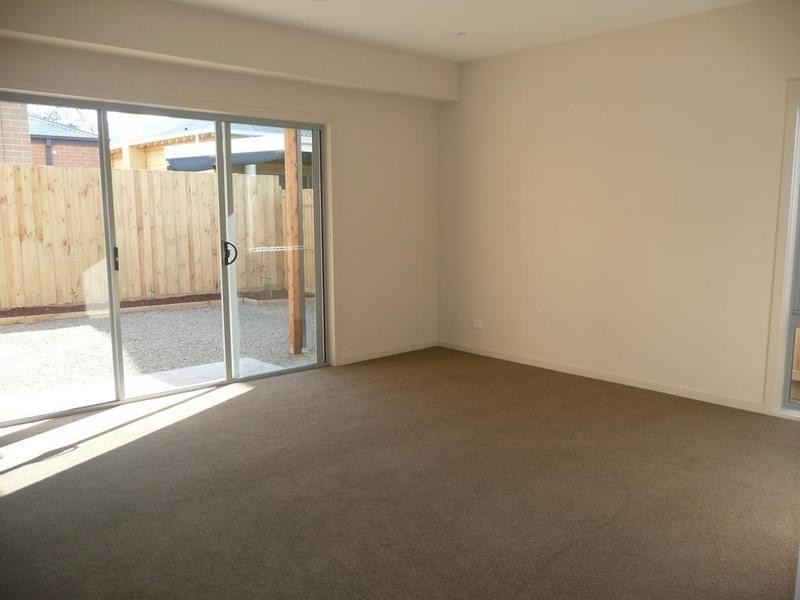 2/29 Cameron Street, Reservoir VIC 3073