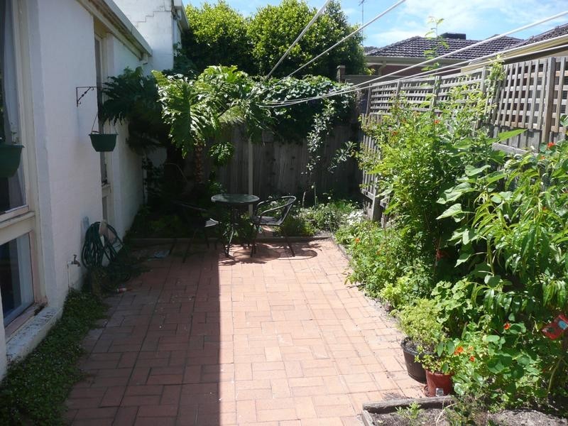 2/16 Linden Avenue, Heidelberg Heights VIC 3081