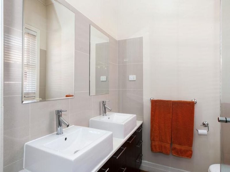 20 McEwan Road, Heidelberg Heights VIC 3081