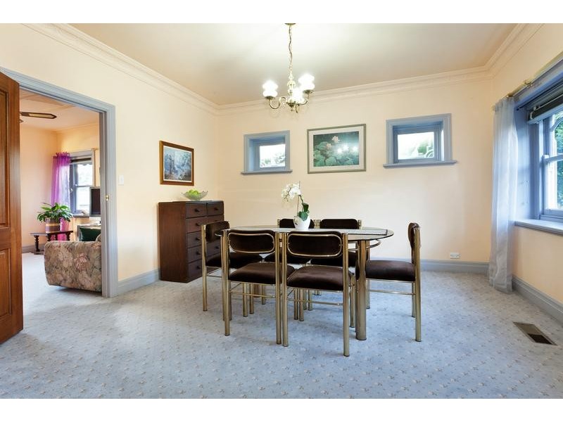 15 Otterington Grove, Ivanhoe East VIC 3079