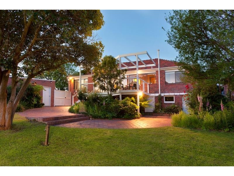 15 Otterington Grove, Ivanhoe East VIC 3079