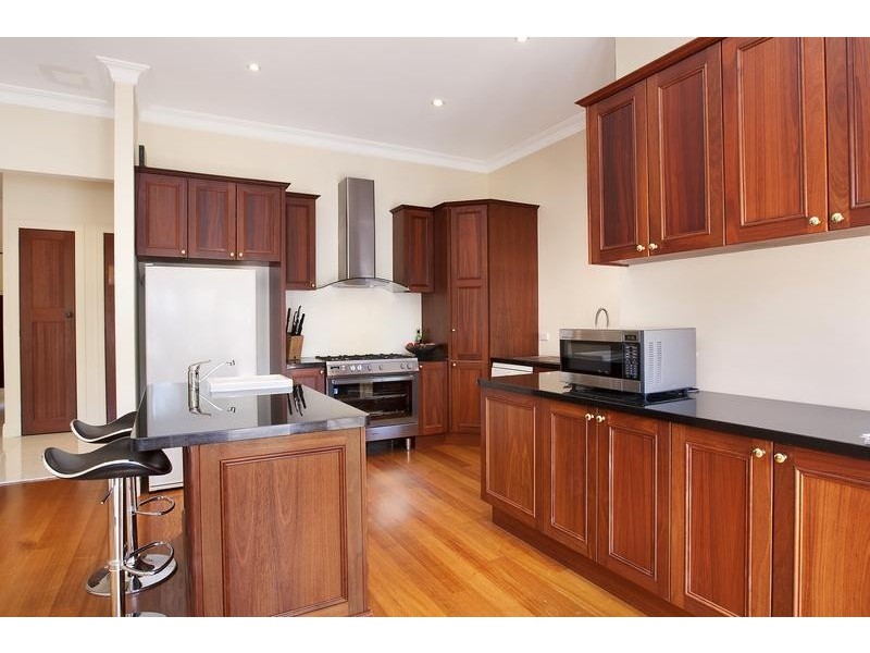 32 Otterington Grove, Ivanhoe East VIC 3079