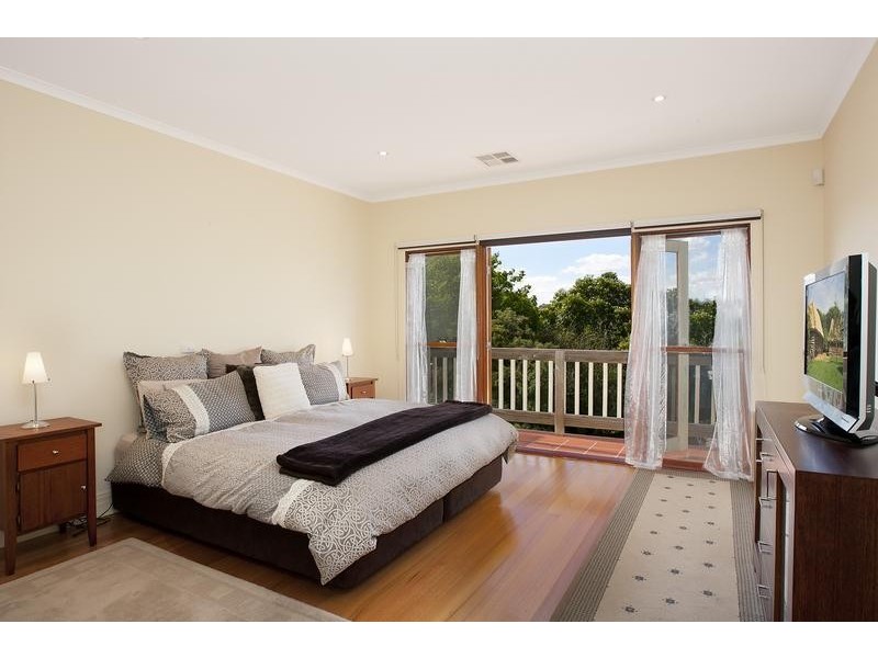 32 Otterington Grove, Ivanhoe East VIC 3079