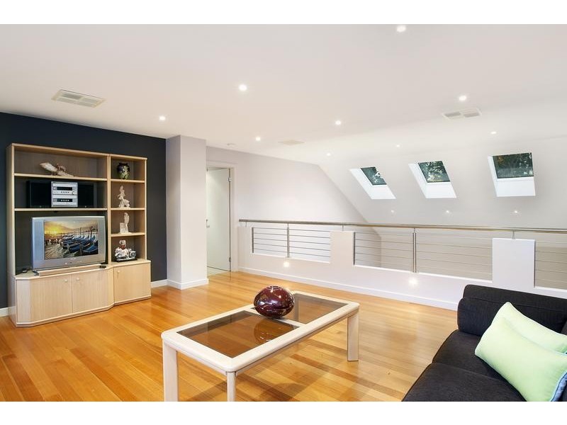 3 Red Berry Lane Enter at 87 Banyule Road, Rosanna VIC 3084