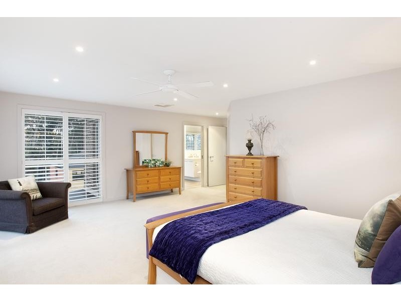 3 Red Berry Lane Enter at 87 Banyule Road, Rosanna VIC 3084