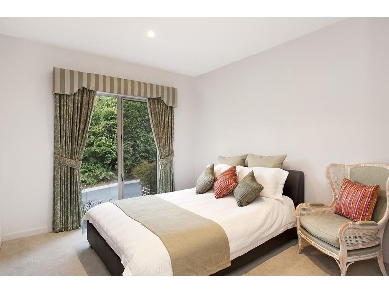 3 Red Berry Lane Enter at 87 Banyule Road, Rosanna VIC 3084