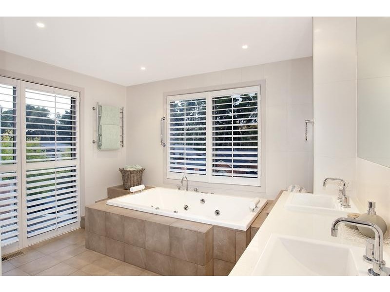 3 Red Berry Lane Enter at 87 Banyule Road, Rosanna VIC 3084