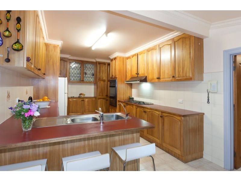 15 Otterington Grove, Ivanhoe VIC 3079