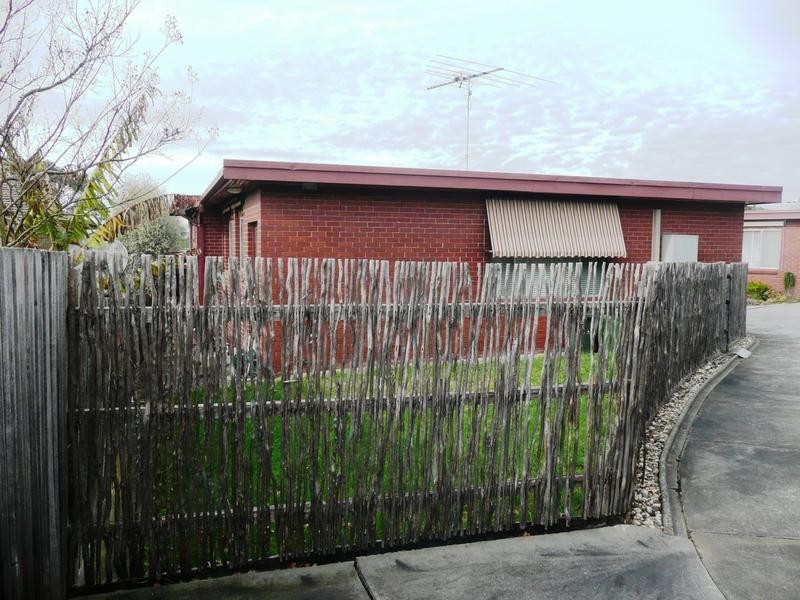 2/1 Mervyn Crescent, Ivanhoe VIC 3079