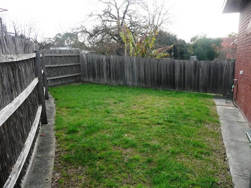 2/1 Mervyn Crescent, Ivanhoe VIC 3079