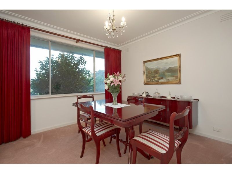 8 Lorraine Parade, Viewbank VIC 3084