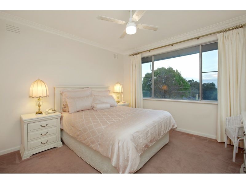 8 Lorraine Parade, Viewbank VIC 3084