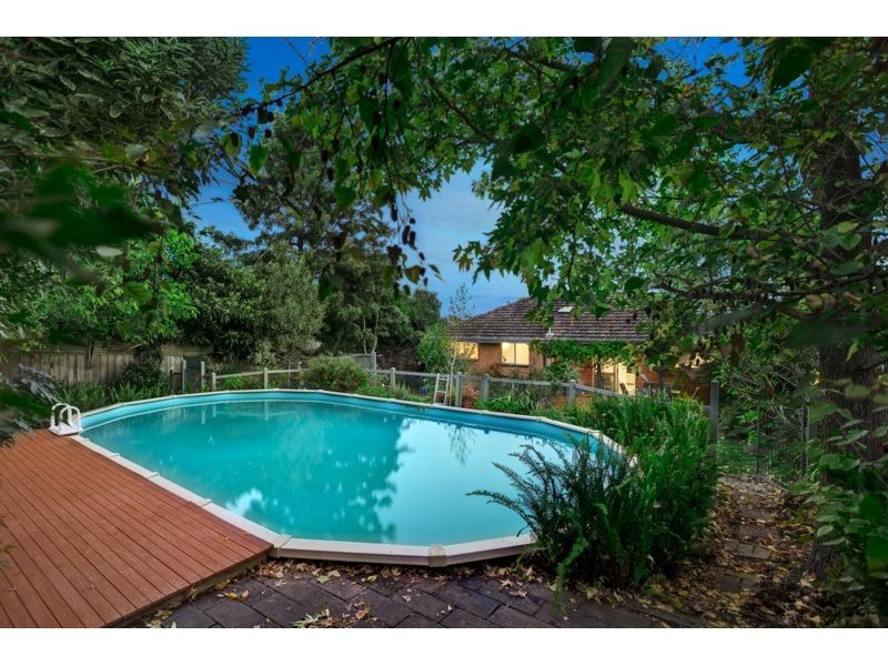 8 Lorraine Parade, Viewbank VIC 3084