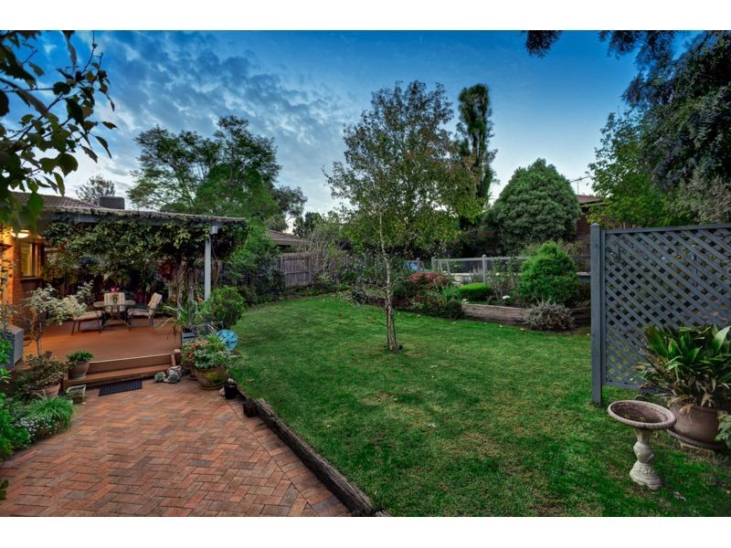 8 Lorraine Parade, Viewbank VIC 3084