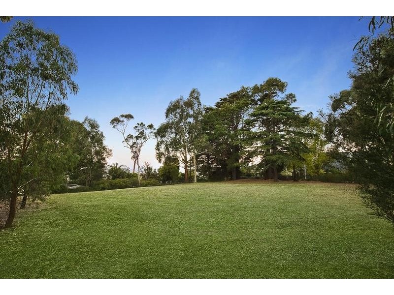 2 Summit Drive, Eaglemont VIC 3084