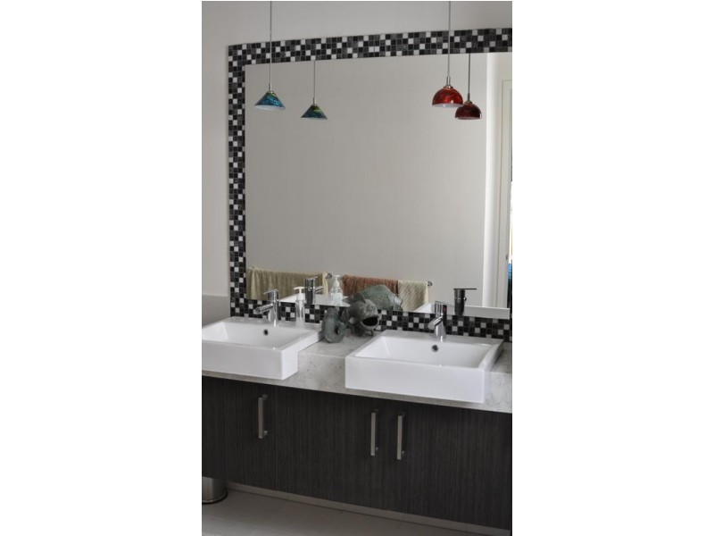 111 Main Drive, Macleod VIC 3085