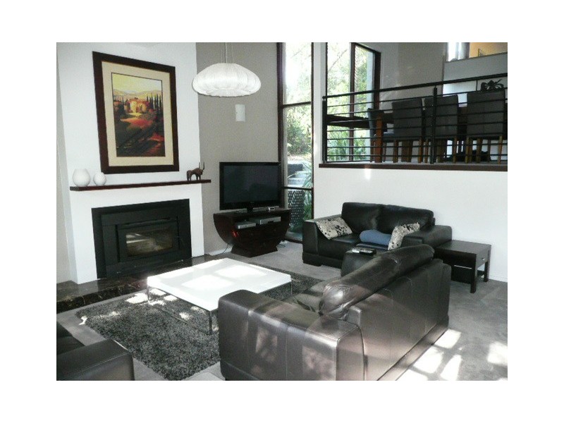 15 Scarborough Drive, Heidelberg VIC 3084