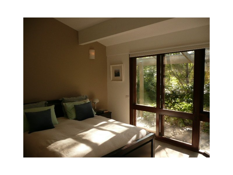 15 Scarborough Drive, Heidelberg VIC 3084