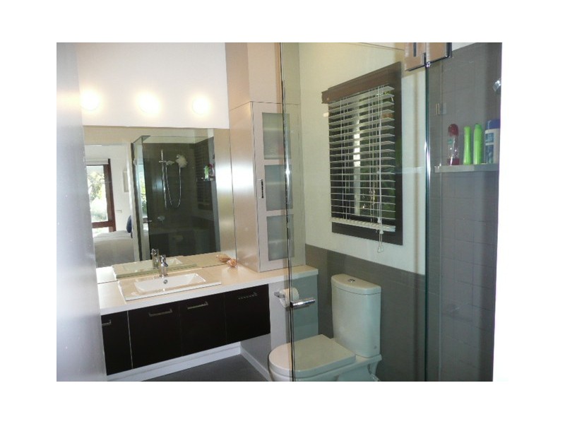 15 Scarborough Drive, Heidelberg VIC 3084