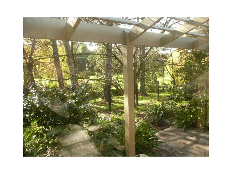 15 Scarborough Drive, Heidelberg VIC 3084