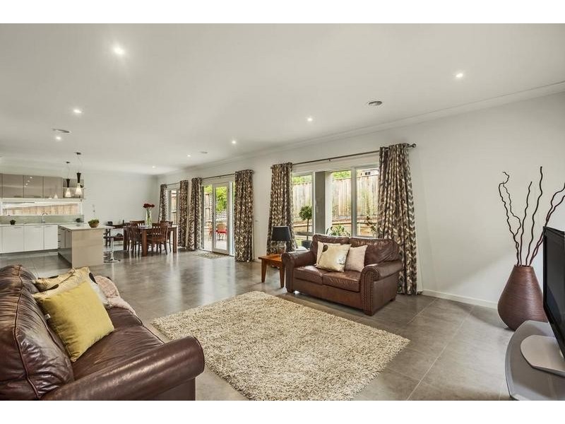 8 Cade Grove, Macleod VIC 3085