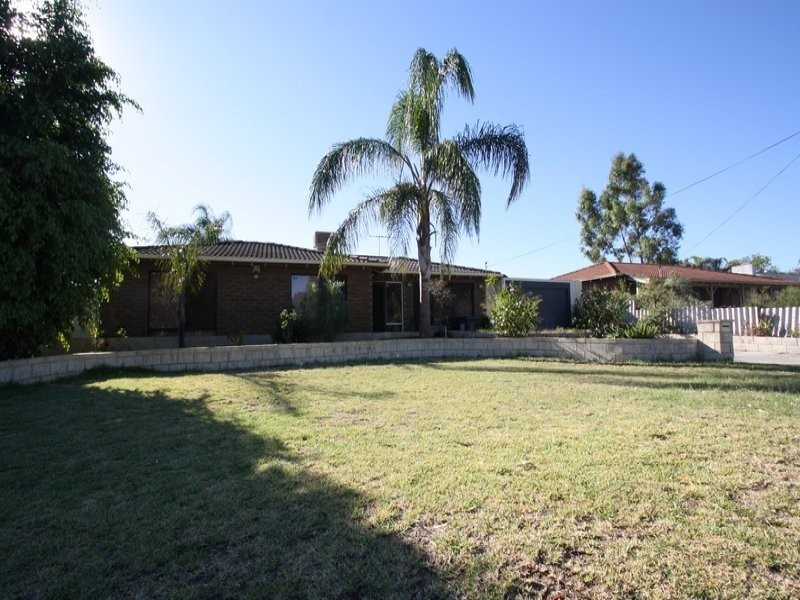 8 Isdell Place, Gosnells WA 6110
