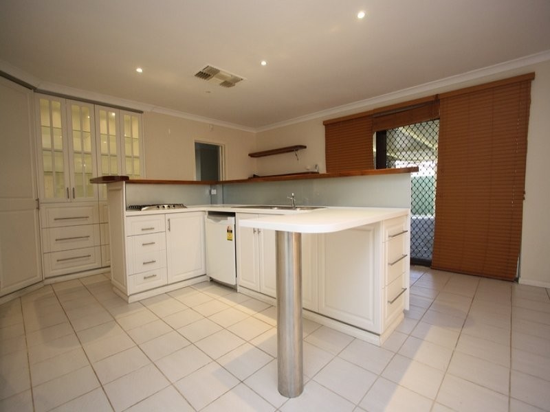 8 Isdell Place, Gosnells WA 6110