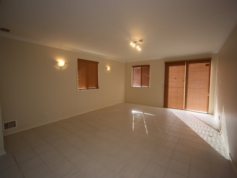 8 Isdell Place, Gosnells WA 6110
