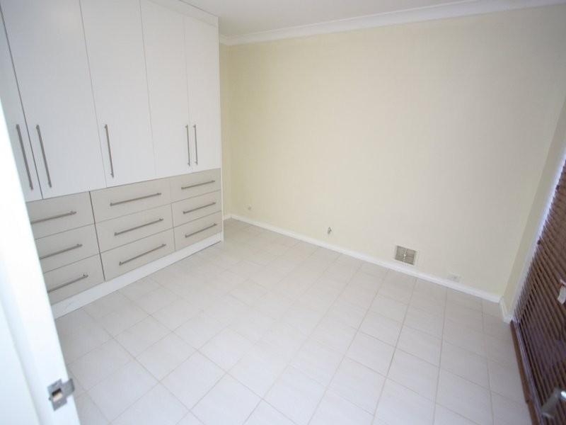 8 Isdell Place, Gosnells WA 6110
