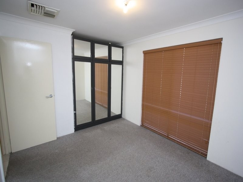 8 Isdell Place, Gosnells WA 6110