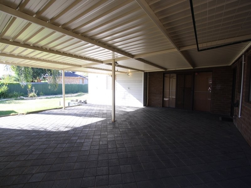 8 Isdell Place, Gosnells WA 6110